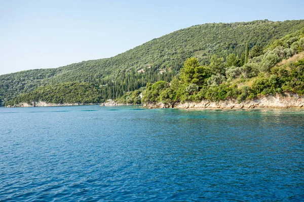 İyon denizindeki kayalıklar, Lefkada adası, Yunanistan