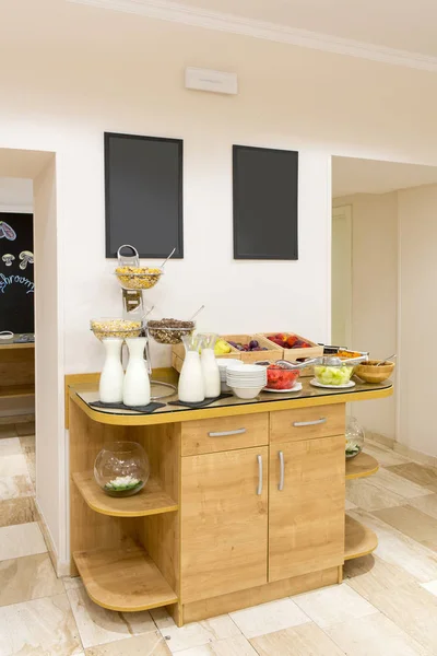 Breakfast fruit buffet table at the hotel — Stock Photo, Image