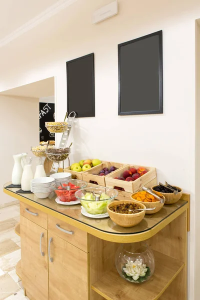 Ontbijt fruitbuffet tafel in het Hotel — Stockfoto