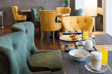 Otelin cafe restoranında servis edilen kahvaltı 