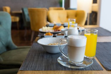 Otelin cafe restoranında servis edilen kahvaltı 