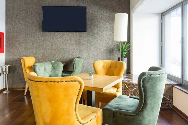 Modern bir otel kafe restoranıniç