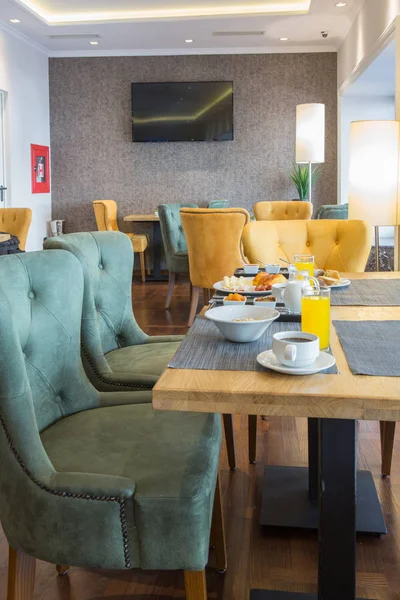 Otelin cafe restoranında servis edilen kahvaltı 