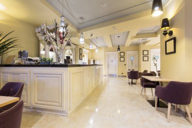 İçi boş yeni otel restoranı