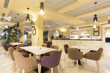 İçi boş yeni otel restoranı