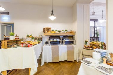 Büfe masası, otel restoranında tatlı.