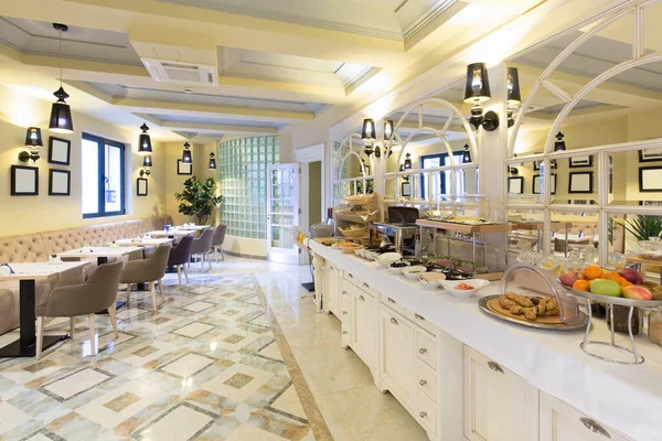 Interno Ristorante Dell Hotel Con Tavolo Buffet — Foto Stock