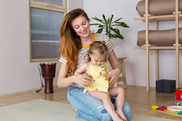 Madre Jugando Con Hija — Foto de Stock