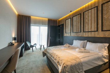 Dağ Oteli 'nde lüks bir otel odası.