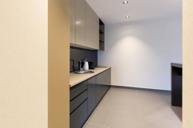 Modern otel dairesinde mutfak iç mimarisi.