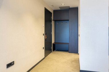 Otel odasının içi, giriş koridoru.