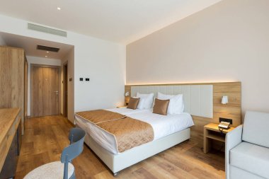 Dağ Oteli 'nde lüks bir otel odası.