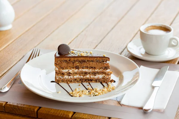 Pastel Chocolate Café Servido Mesa Del Restaurante — Foto de Stock
