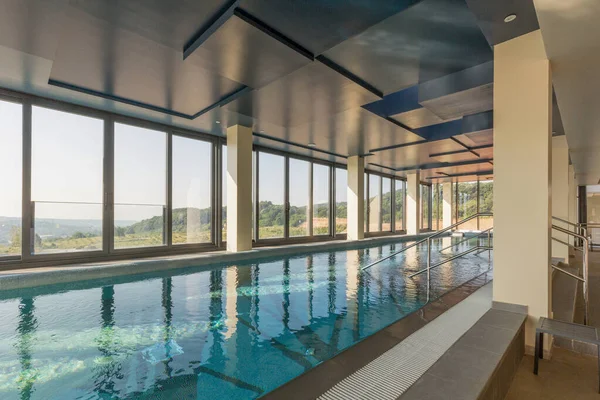 Piscine Intérieure Dans Hôtel Spa Centre Bien Être — Photo