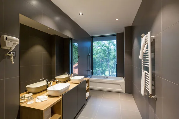 Intérieur Une Salle Bain Hôtel Luxe Avec Baignoire — Photo