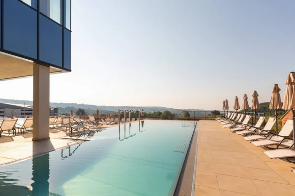 Freibad Einem Modernen Hotel — Stockfoto