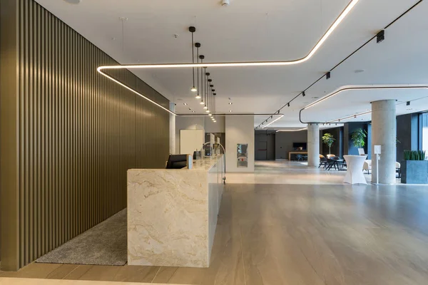 Interior Lobby Hotel Com Mesas Recepção Com Plexiglass Transparente Covid — Fotografia de Stock