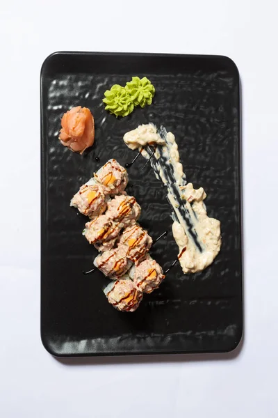 Rolă Sushi Tartar Friptură Servită Piatră Neagră Vedere Sus — Fotografie, imagine de stoc