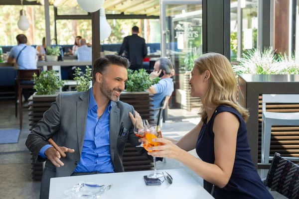 Couple Affaires Flirtant Dans Bar Café — Photo