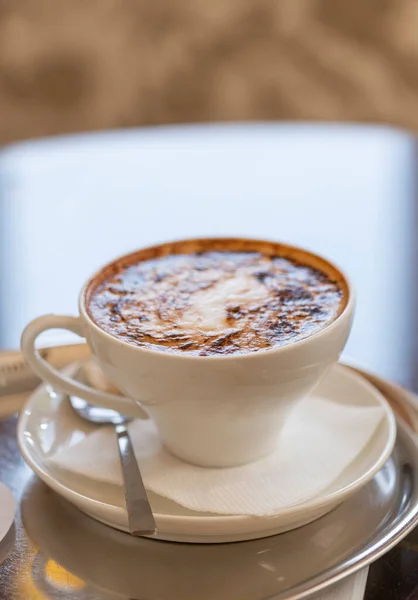 Kopje Koffie Geserveerd Een Tafel — Stockfoto