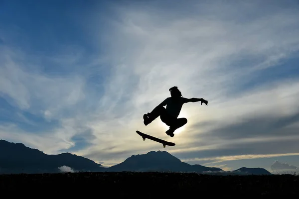 Dynamické Energické Nadšený Sportovec Skateboardingu — Stock fotografie