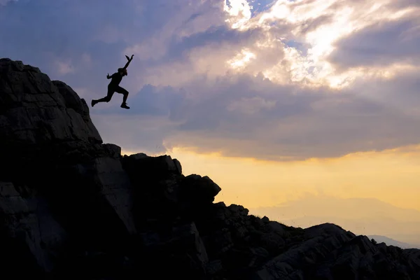Mutiger Begeisterter Und Erfolgreicher Bergsteiger — Stockfoto