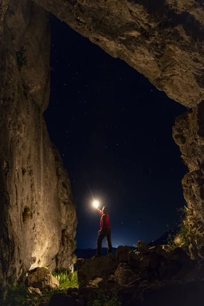 Grot Van Ontdekking Lange Blootstelling Zaklamp — Stockfoto