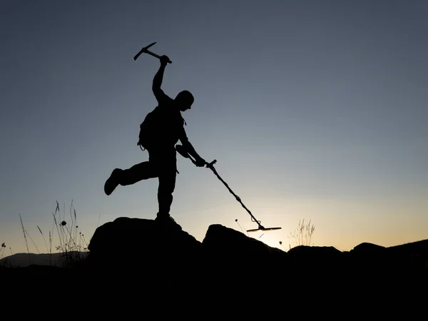 Cacciatore Tesori Con Metal Detector Sul Campo Attrezzature Speciali — Foto Stock