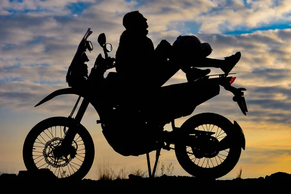 Viajando Sozinho Motociclista Senhora — Fotografia de Stock