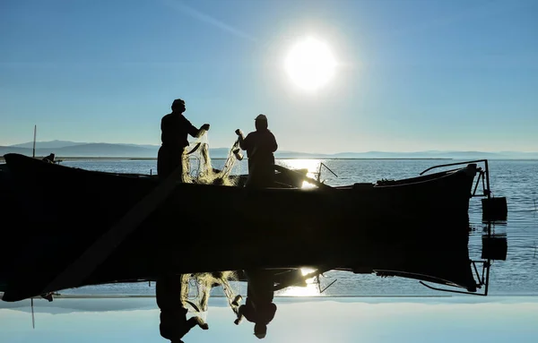 Homme Qui Fait Pêche Avec Femme Concept Pêche Lever Soleil — Photo