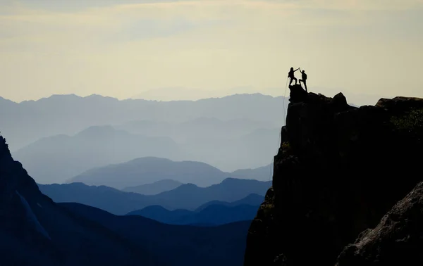 Éxito Escalada Roca Montañas Encantadoras — Foto de Stock