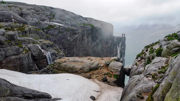 Skandinav Bölgesinde Yüksek Dağlar Dağcılık Kjerag — Stok fotoğraf