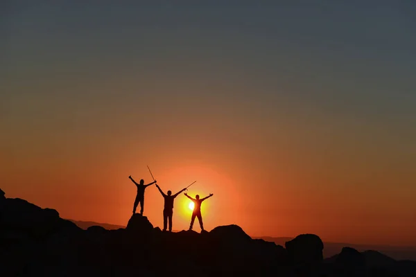 Spectacular sunrise and the team's success — Stock Photo, Image