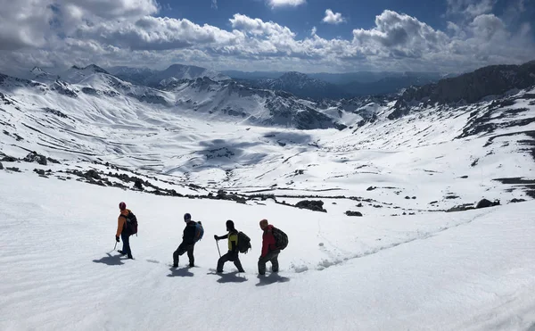 Paesaggio spettacolare e picco di successo in montagna — Foto Stock