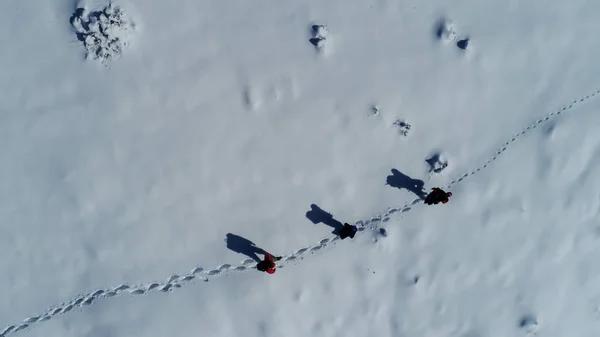 Escalada de montanha e drone tiro — Fotografia de Stock