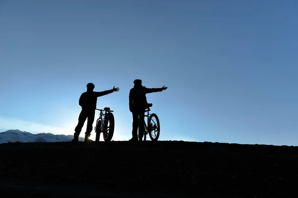 Happiness of seeing new places for cyclists — Stock Photo, Image