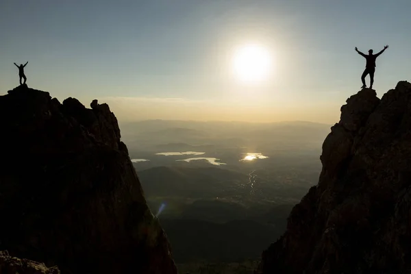 La sensación de estar en la naturaleza, en las montañas y en las alturas — Foto de Stock