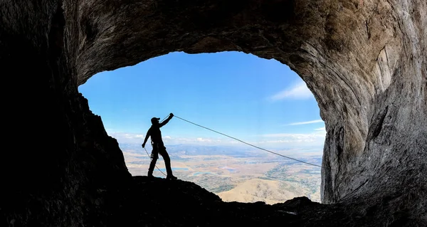 cave rope climb and success