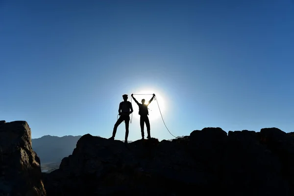 Bergsklättring, Summit Adventure och bergsklättring — Stockfoto