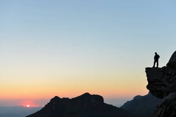 Awesome dağ manzaraları, tırmanmak için güçlü ve gururlu bir kavram — Stok fotoğraf