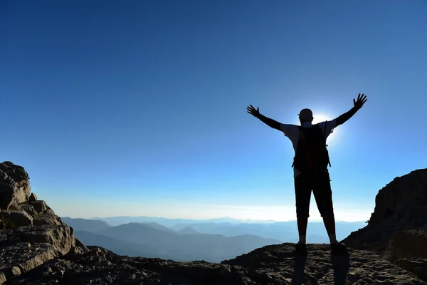 Peak Happiness concept voor klimmer — Stockfoto