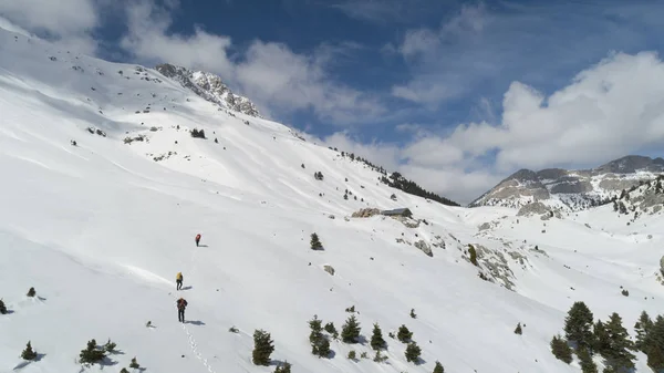 Alpinisti professionisti sport escursionistici invernali — Foto Stock