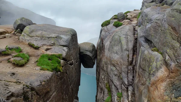 Penhascos norwegian espetaculares, lugares bonitos para visitar — Fotografia de Stock