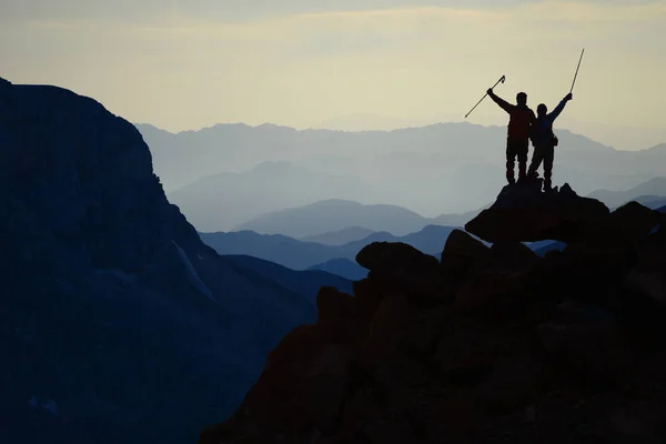 Lucha por las cadenas montañosas y el éxito — Foto de Stock