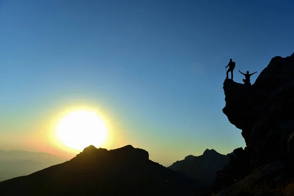 Un beau défi pour commencer la journée et réchauffer le corps pour — Photo