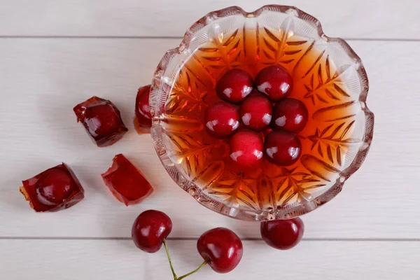 Jalea Cereza Roja Sobre Fondo Blanco — Foto de Stock