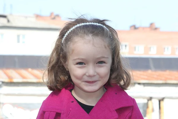 Retrato Feliz Sorrindo Bonito Menina Livre Dia Verão — Fotografia de Stock