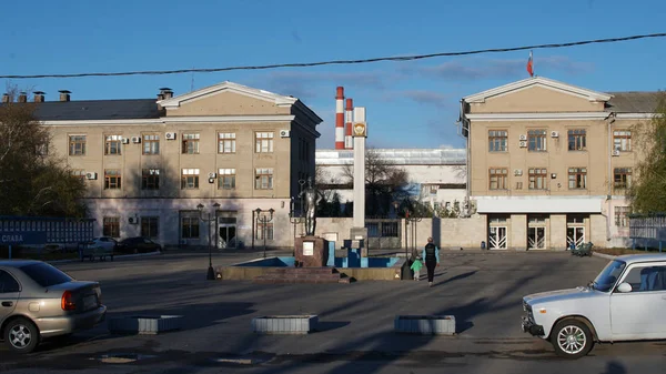 Oude Stad Stedelijke Metallurgische Fabriek Met Een Standbeeld Van Metallurg — Stockfoto