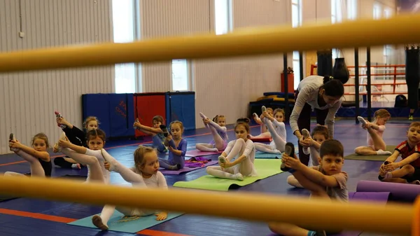 Moscou Rússia Fevereiro 2019 Meninas Treinando Chão Ginásio Esporte Treinamento — Fotografia de Stock
