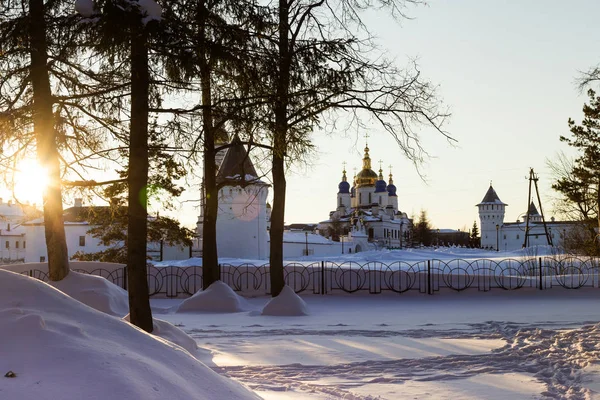 Tobolsk es una ciudad en Rusia. Tobolsk Kremlin . — Foto de Stock